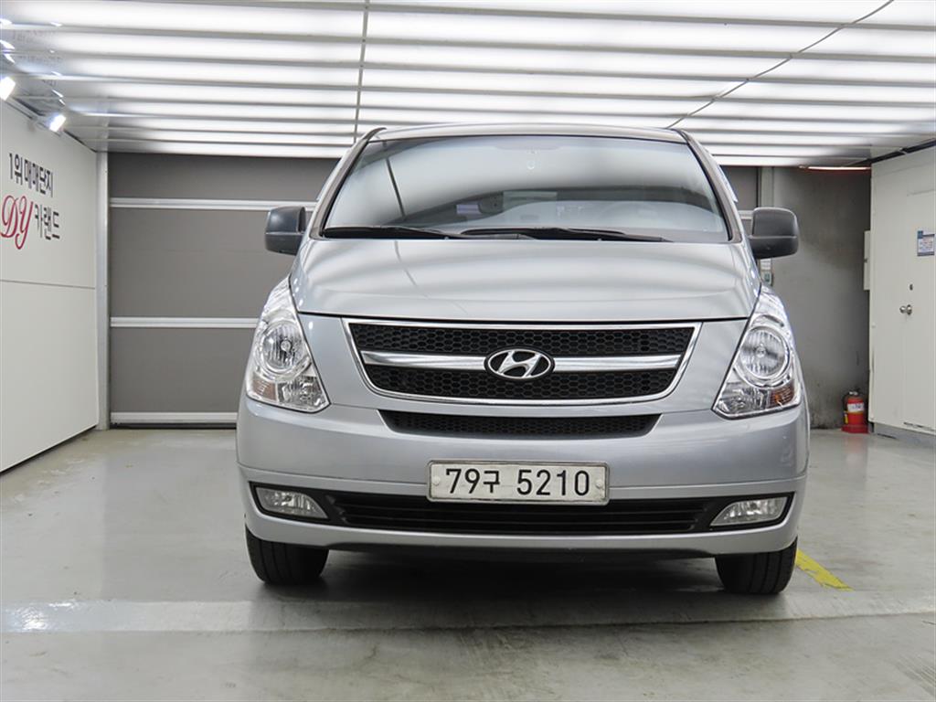HYUNDAI Starex - Vista 2