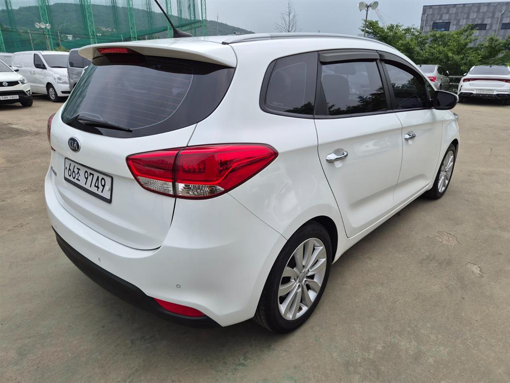 KIA Carens - Vista 4