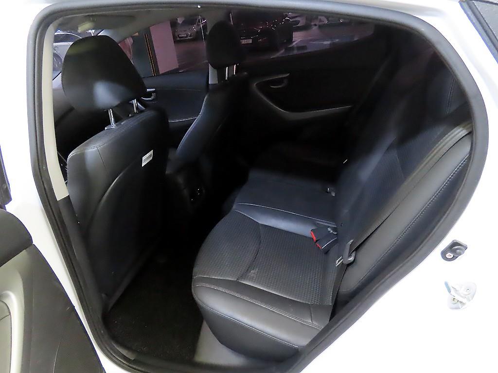 HYUNDAI Avante - Vista 7