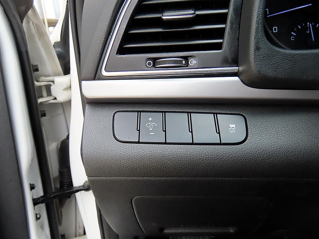 HYUNDAI Avante - Vista 12