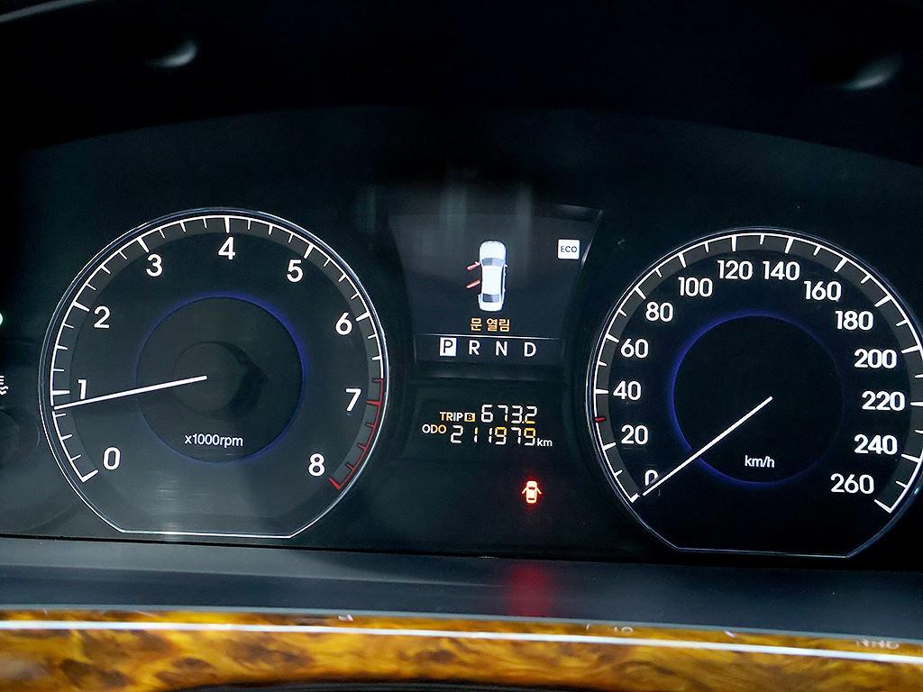 HYUNDAI Equus - Vista 11