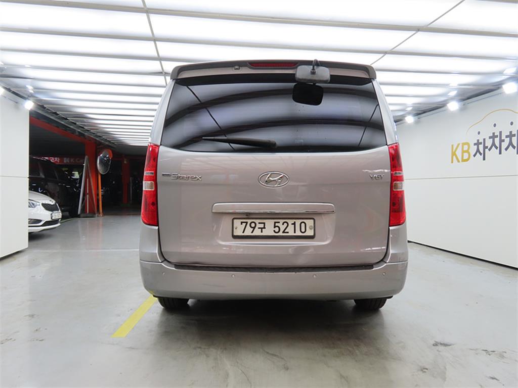 HYUNDAI Starex - Vista 3