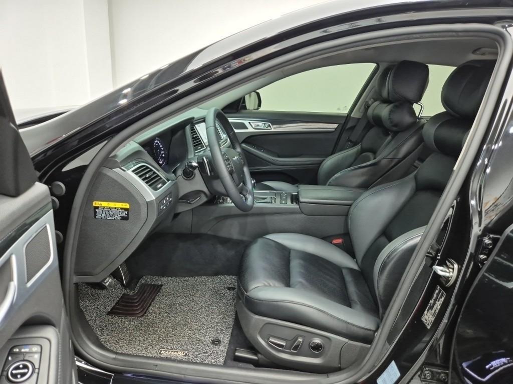 HYUNDAI Genesis - Vista 6