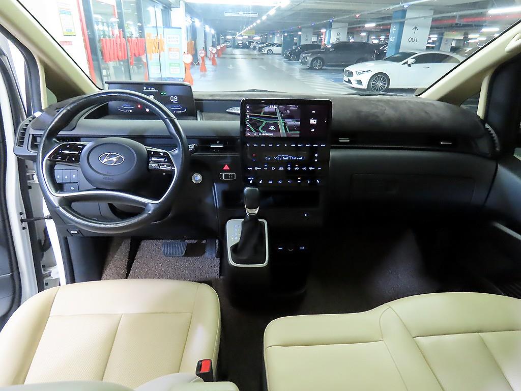 HYUNDAI Staria - Vista 10
