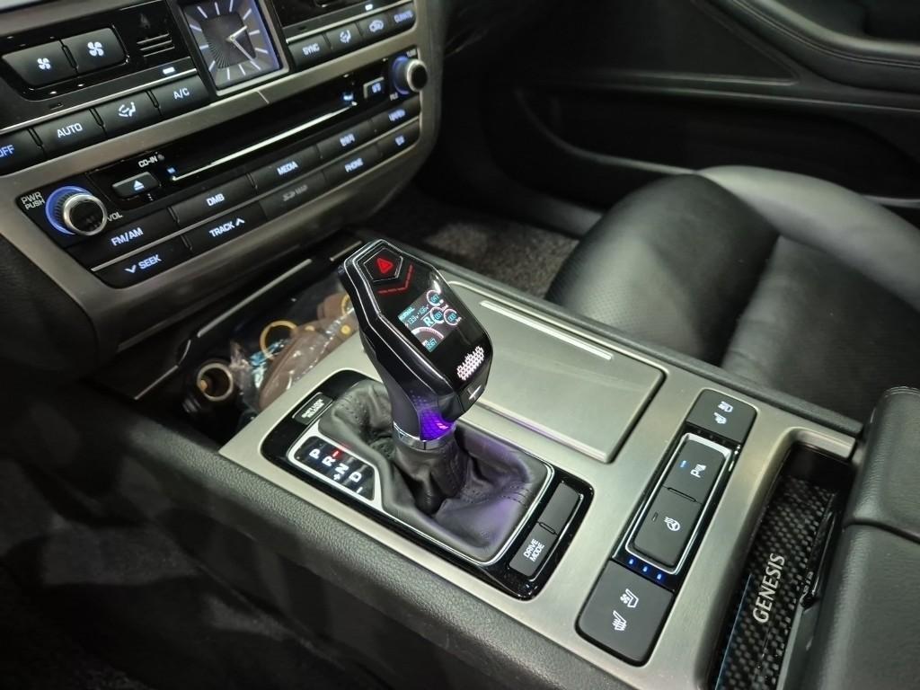 HYUNDAI Genesis - Vista 11