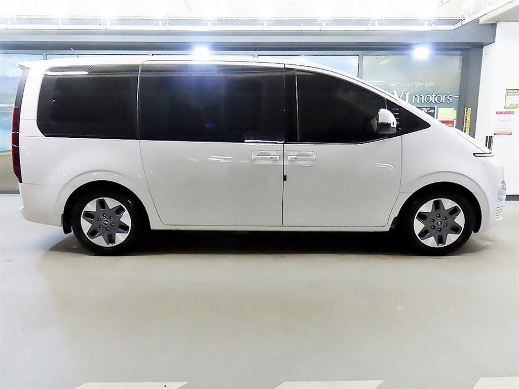 HYUNDAI Staria - Vista 3