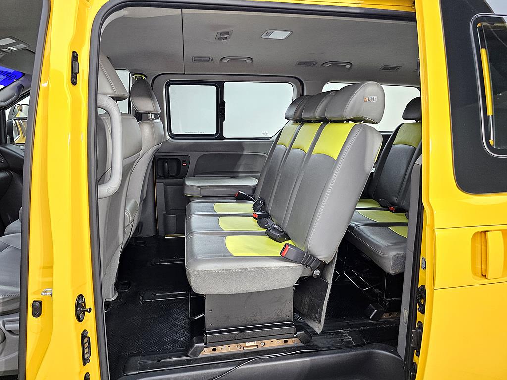 HYUNDAI Starex - Vista 8