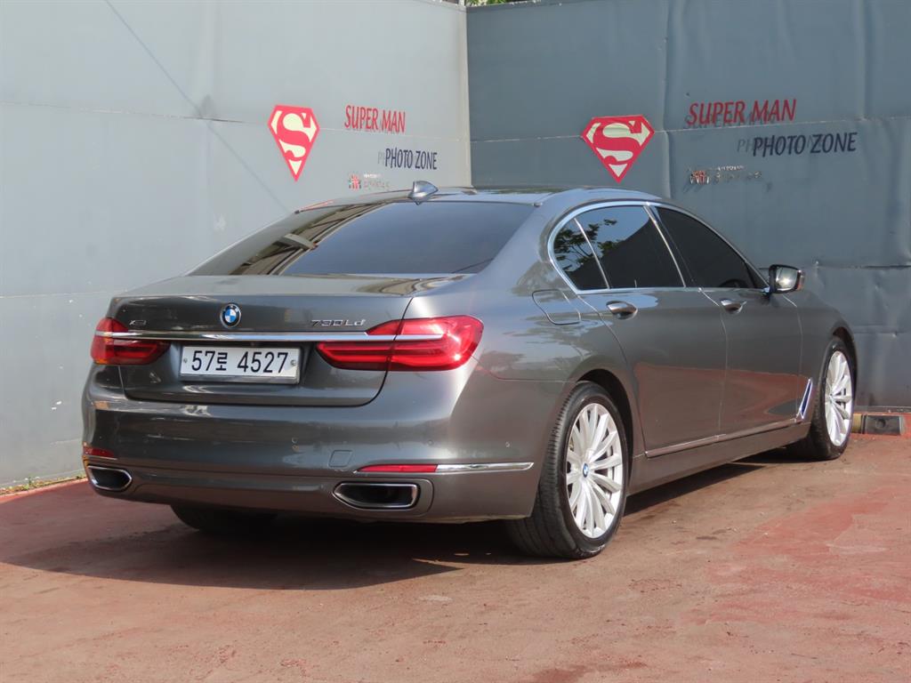 BMW 7 Series - Vista 5
