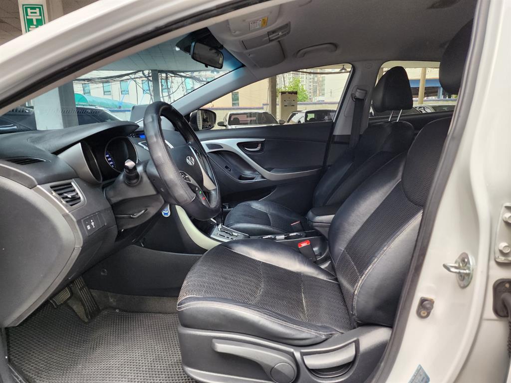 HYUNDAI Avante 2011 Blanco - Importación desde Corea - HF Imports Iquique - Foto 15