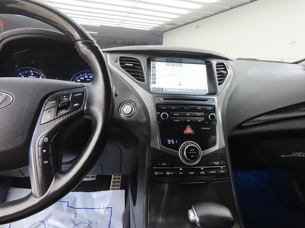 HYUNDAI Grandeur - Vista 10