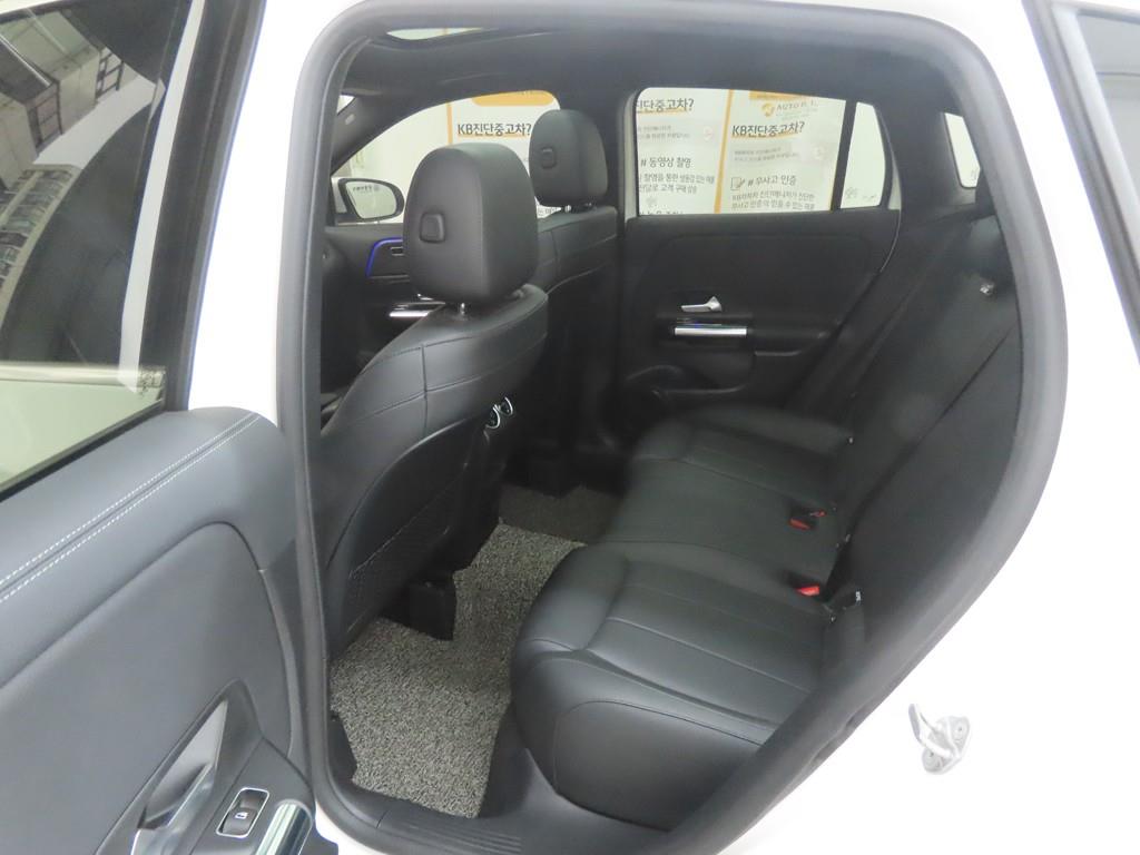 Mercedes Benz GLA Class - Vista 6