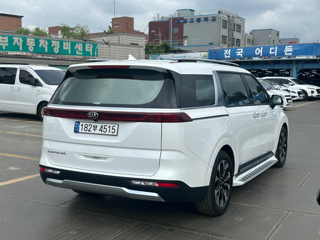 KIA Carnival - Vista 4