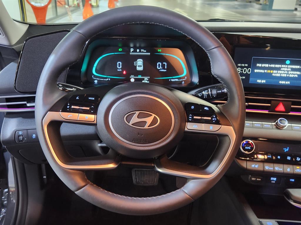 HYUNDAI Avante - Vista 9