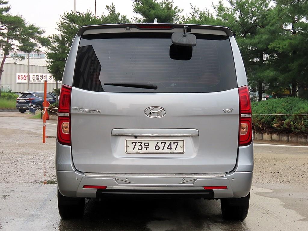 HYUNDAI Starex - Vista 4