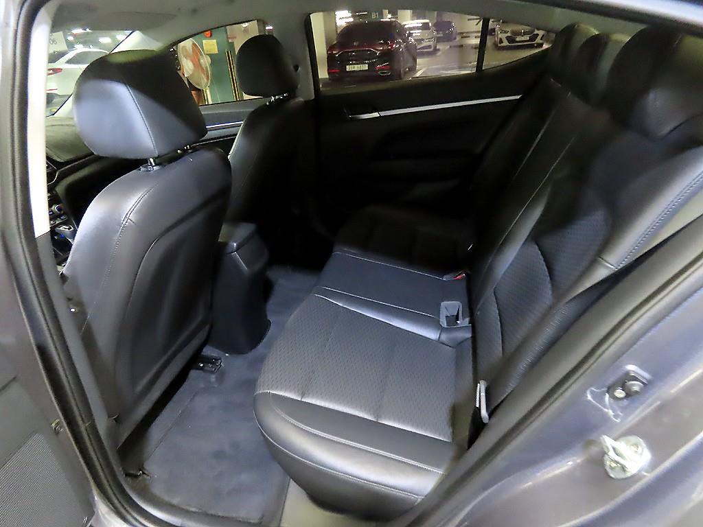 HYUNDAI Avante - Vista 7