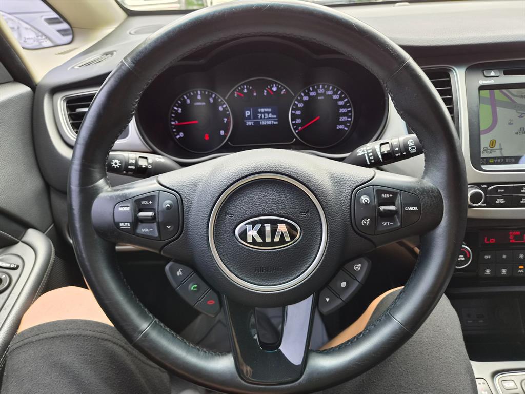 KIA Carens - Vista 8