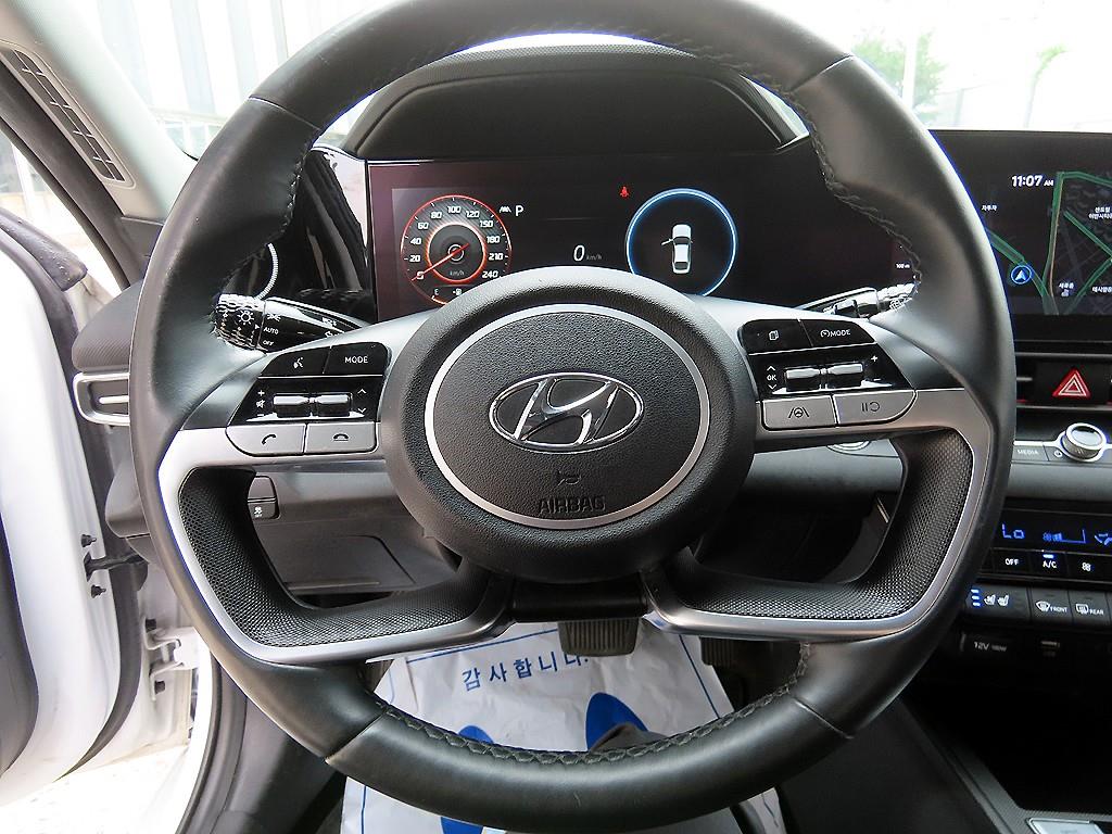 HYUNDAI Avante - Vista 8