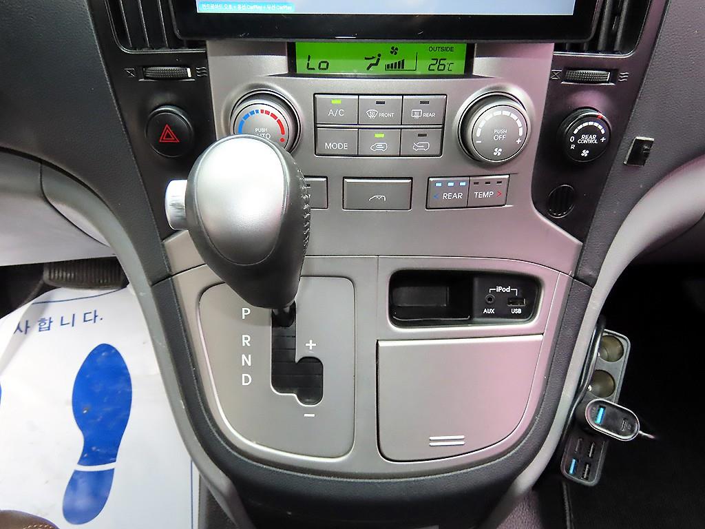 HYUNDAI Starex - Vista 10