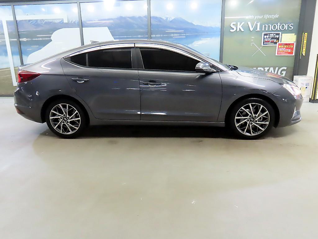 HYUNDAI Avante - Vista 3