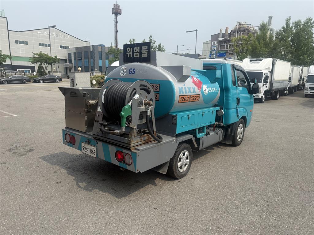 Small Truck Rori (an oil tank/Moving Gas/Home) - Vista 6