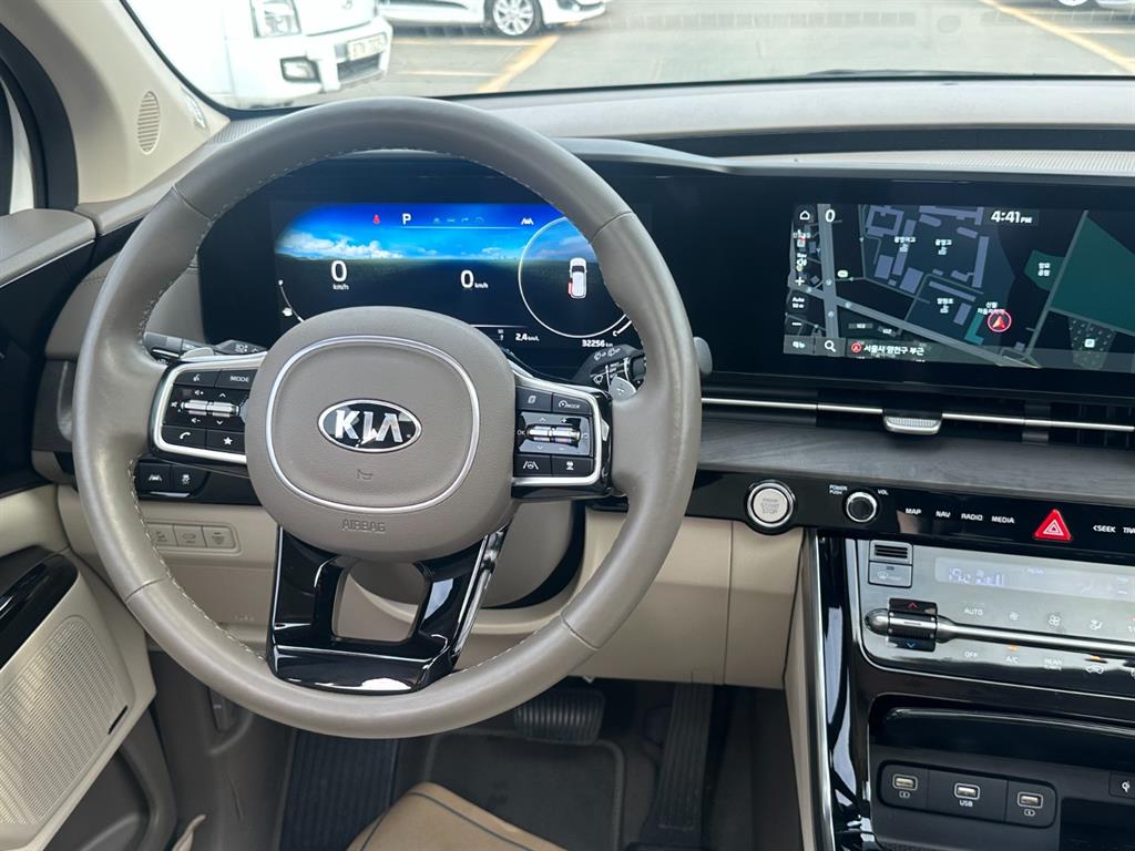 KIA Carnival - Vista 9