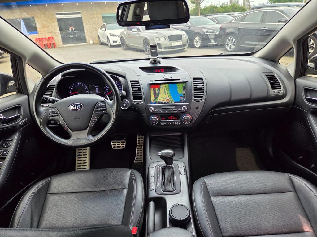 KIA K3 - Vista 10