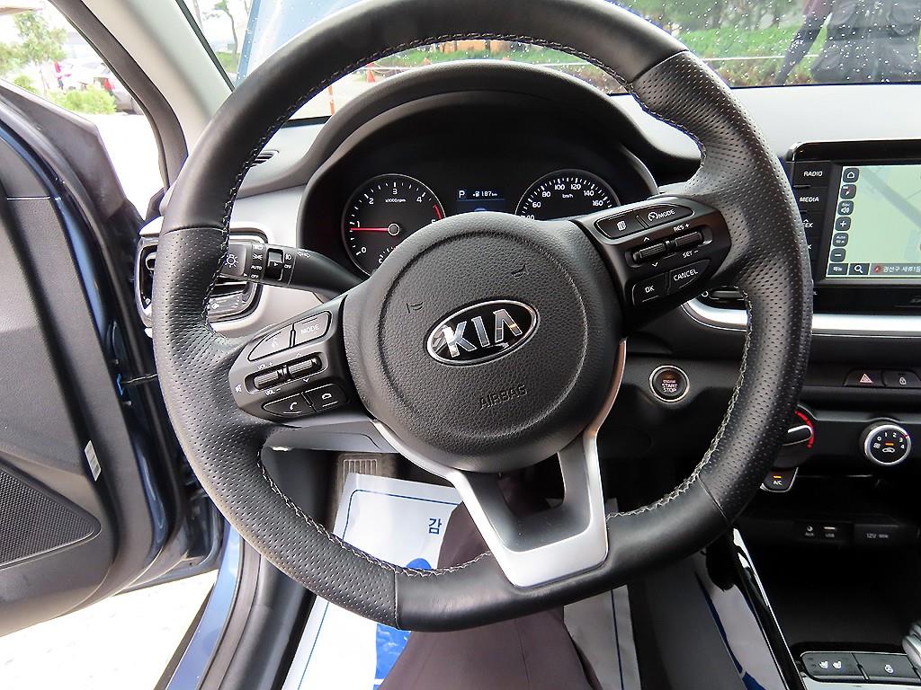 KIA Stonic - Vista 8