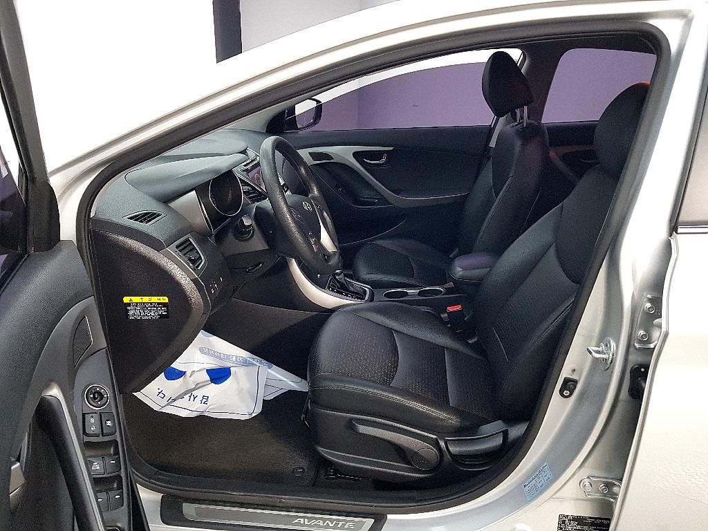HYUNDAI Avante - Vista 8
