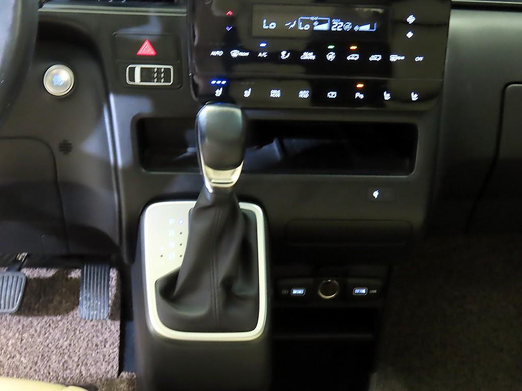 HYUNDAI Staria - Vista 12