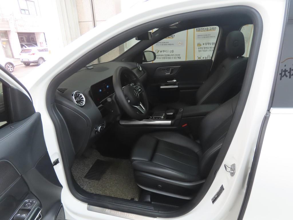 Mercedes Benz GLA Class - Vista 5