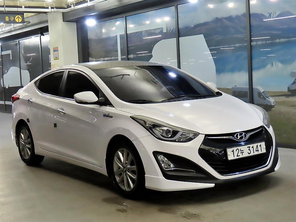 HYUNDAI Avante - Vista 2