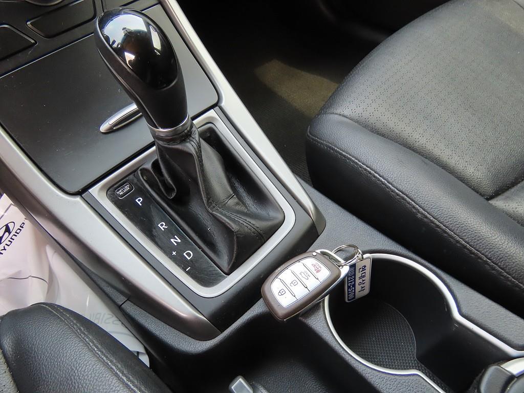HYUNDAI Avante - Vista 9