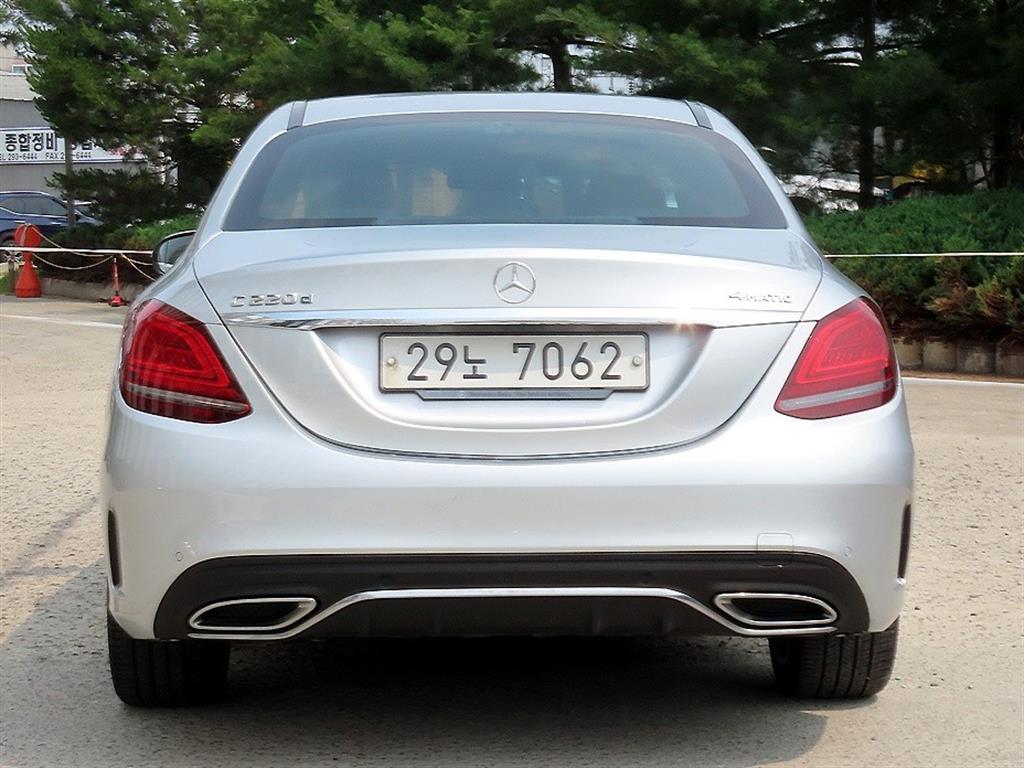 Mercedes Benz C Class - Vista 4