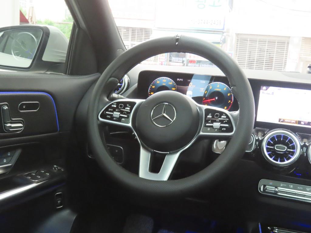 Mercedes Benz GLA Class 2021 Blanco - Importación desde Corea - HF Imports Iquique - Foto 18