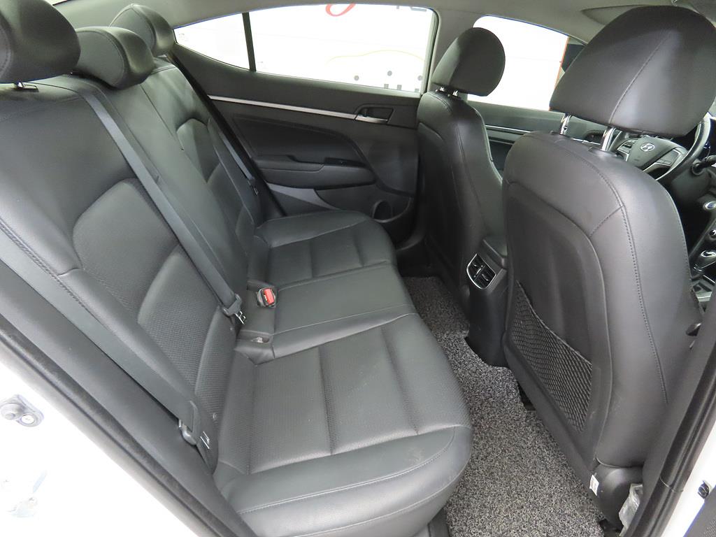 HYUNDAI Avante - Vista 6
