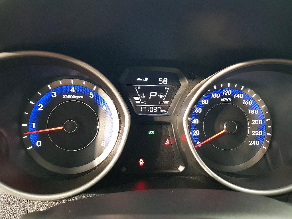 HYUNDAI Avante - Vista 7