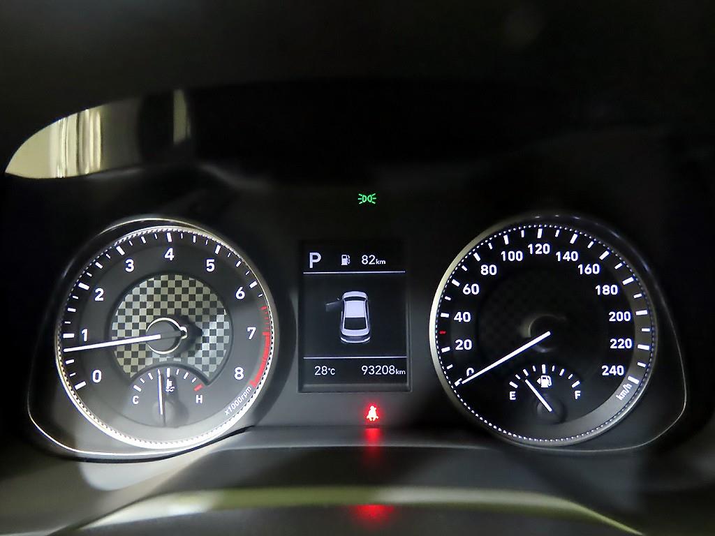 HYUNDAI Avante - Vista 9