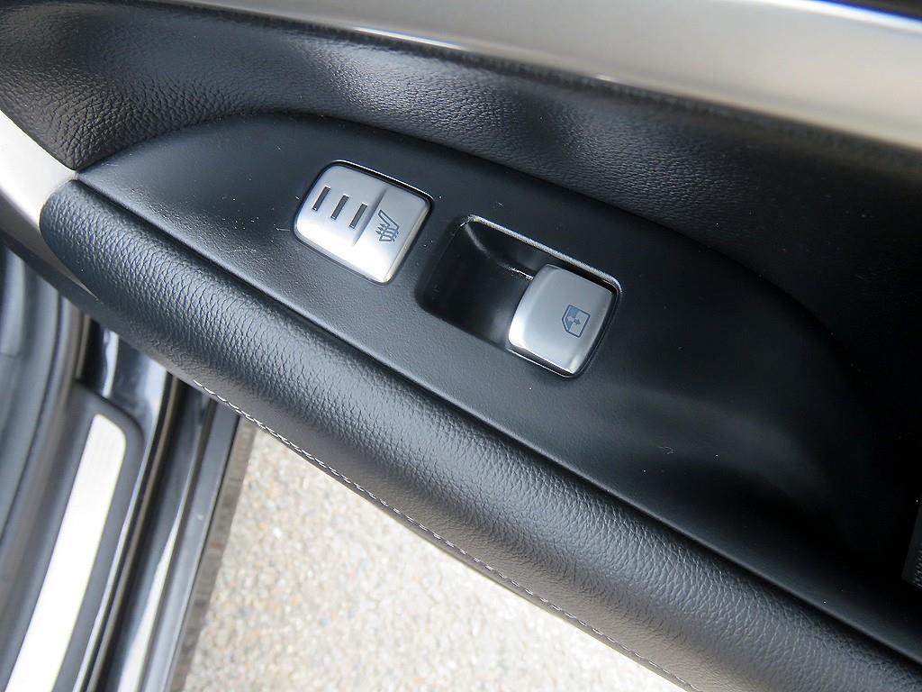 Genesis G70 - Vista 9