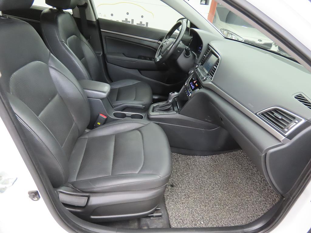 HYUNDAI Avante - Vista 11