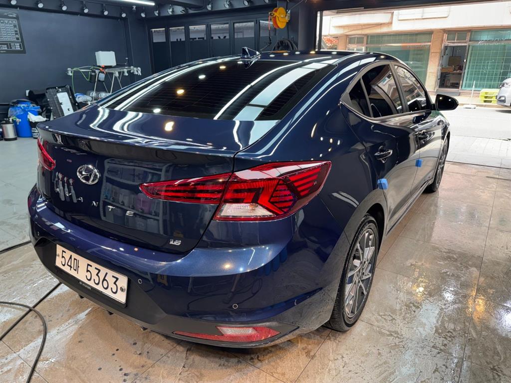 HYUNDAI Avante - Vista 6