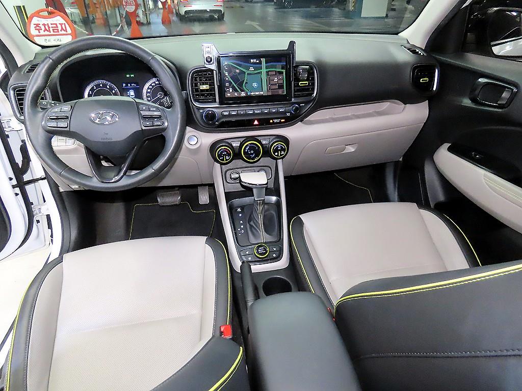 HYUNDAI Venue - Vista 10
