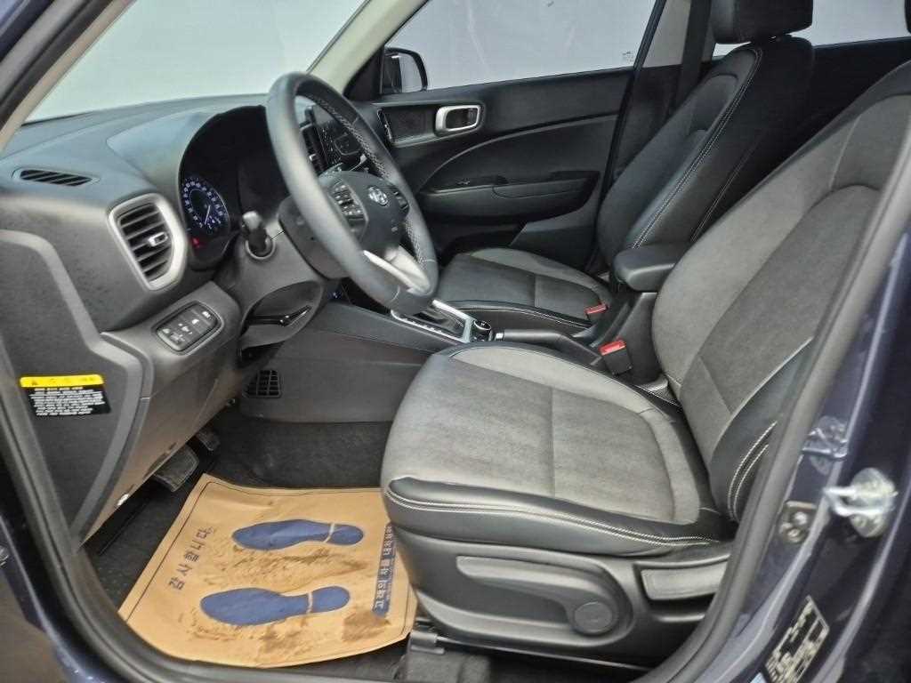 HYUNDAI Venue - Vista 11