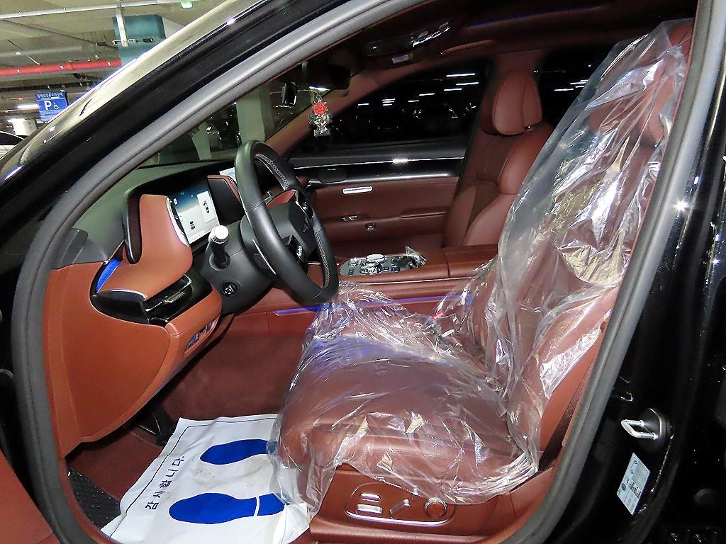 Genesis G90 - Vista 6