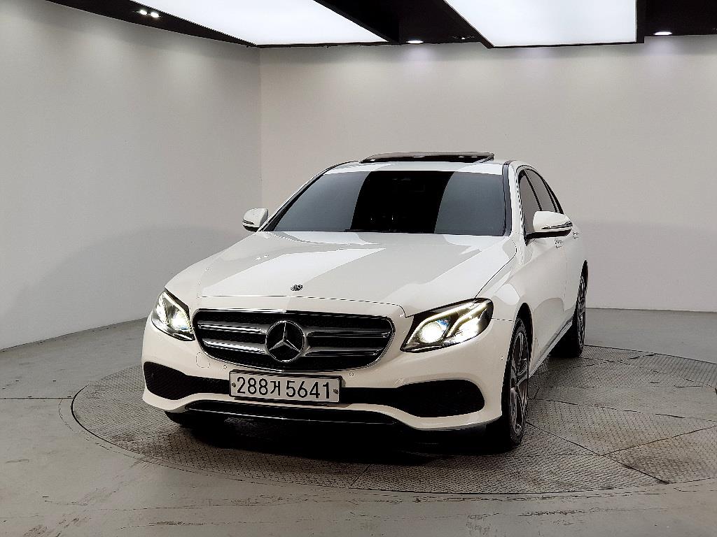 Mercedes Benz E class - Vista 2