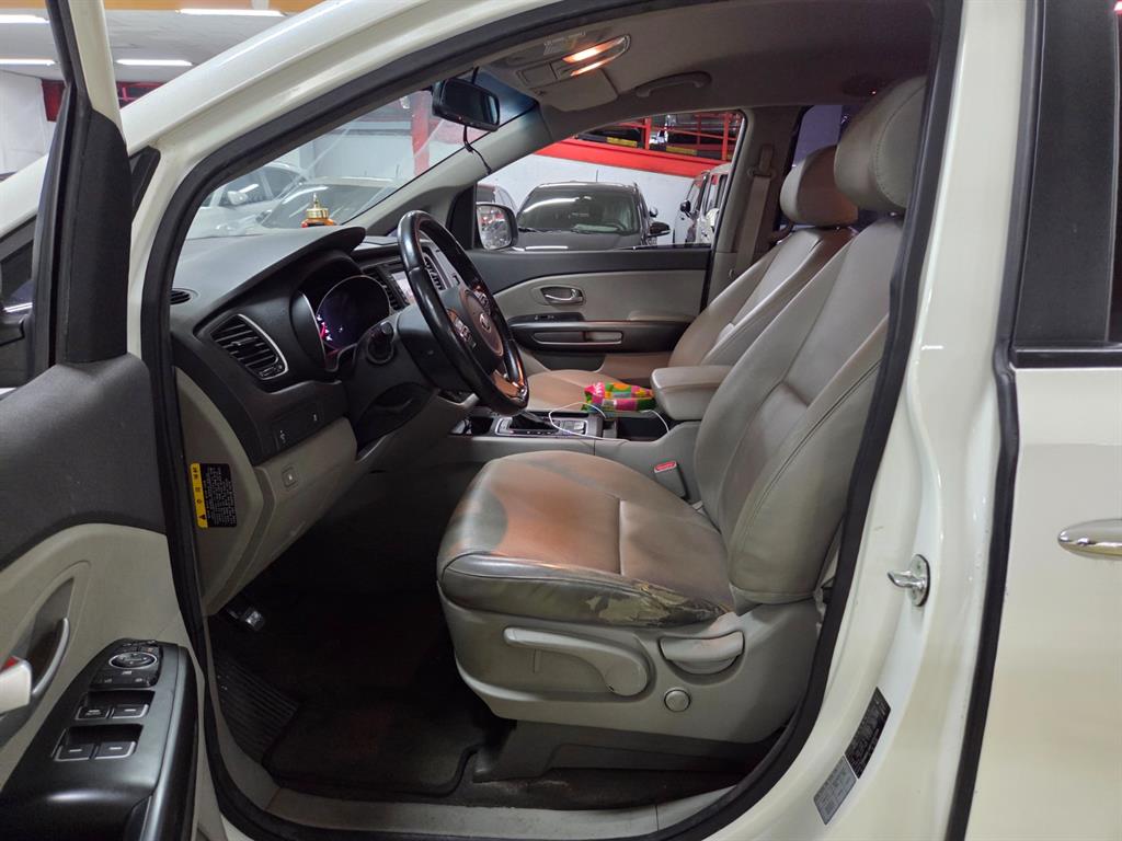 KIA Carnival - Vista 6