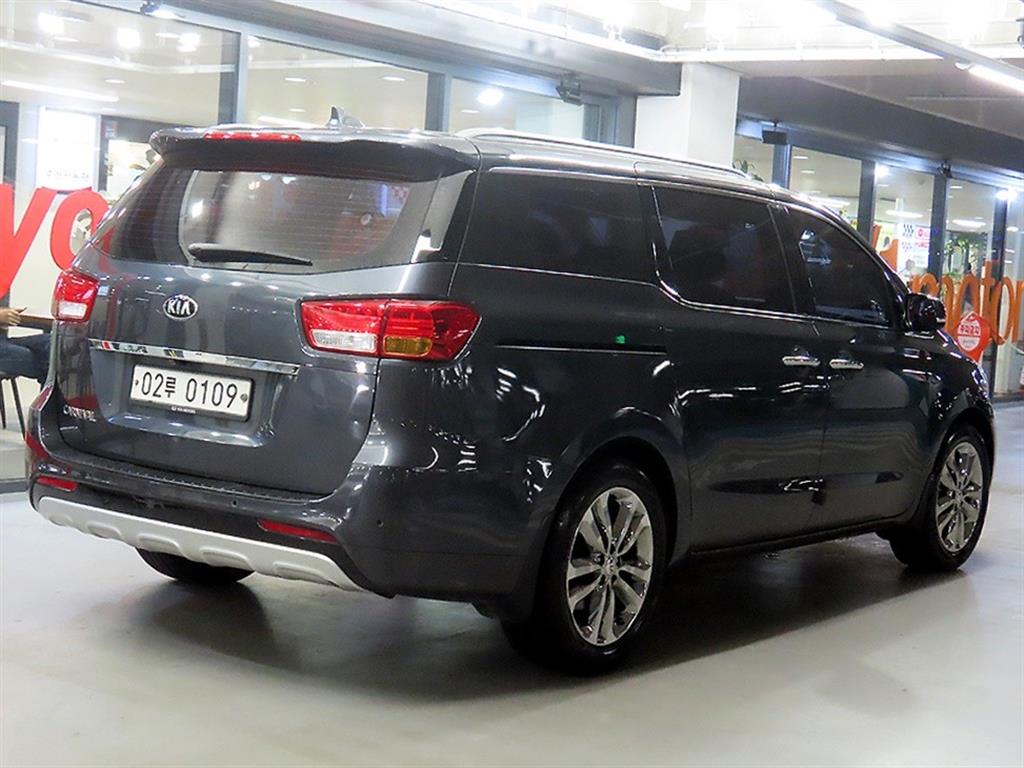 KIA Carnival - Vista 4