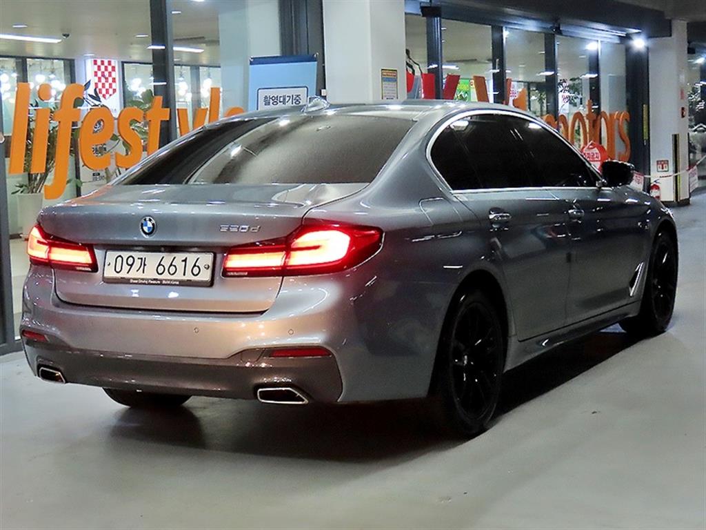 BMW 5 Series - Vista 4