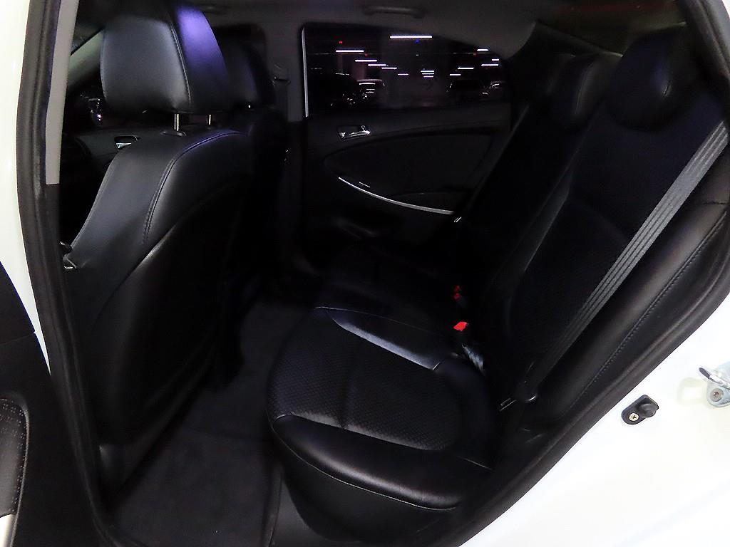 HYUNDAI Accent - Vista 7