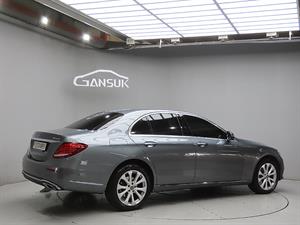 Mercedes Benz E class - Vista 8