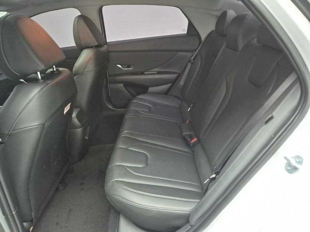 HYUNDAI Avante - Vista 12